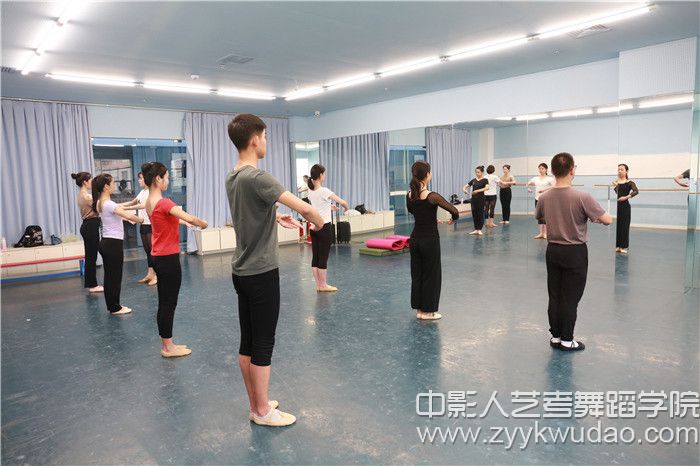 中國(guó)舞班上課場(chǎng)景2.jpg