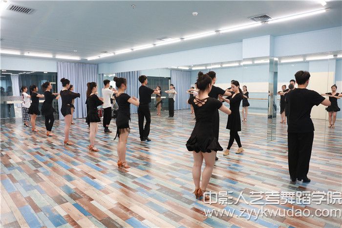 國(guó)標(biāo)舞班上課場(chǎng)景0.jpg