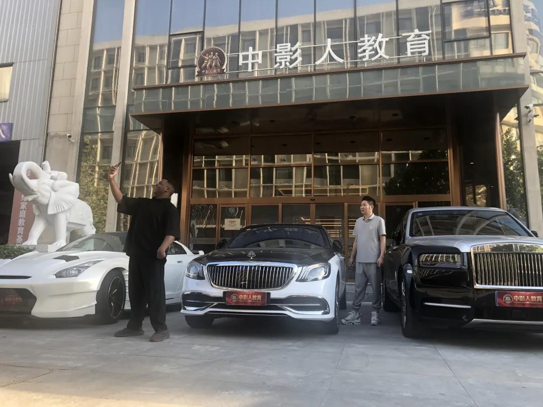 吳京《戰狼2》中的“小黑男孩”你還記得嗎？他來中影人了！